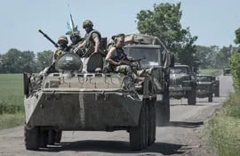 convoy-militar-ucraniano-cerca-de-donetsk-zona-controlada-por-los-rebeldes-prorrusos-la-crisis-ucraniana-se-ha-convertido-en-la-gran-controversia-en-193251000000-1338291.jpg