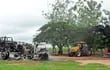 los-dos-tractores-incendiados-por-el-epp-el-1-de-enero-pasado-durante-el-primer-ataque-en-el-retiro-b-de-la-estancia-guarani-en-yby-yau-departame-233852000000-604279.jpg