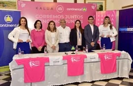 Autoridades de Asunción Runners en la presentación oficial de la Corrida Octubre Rosa.