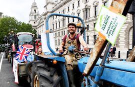 Agroproductores protestan en Londres para exigir al Gobierno   asistencia para mitigar el impacto de la pandemia.
