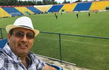 El diputado  Erico Galeano en el estadio del Deportivo Capiatá, el cual hipotecó para obtener un crédito de G. 10.000 millones.