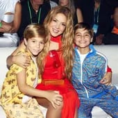 Shakira con sus hijos Sasha y Milan.