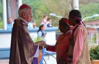 Monseñor Lucio Alfert tuvo a su cargo la homilía de ayer dedicada a los pueblos originarios del Paraguay.