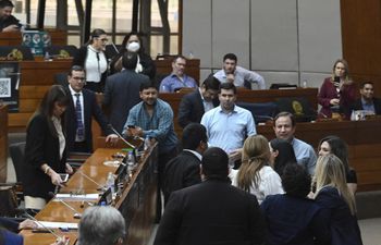 Una caldeada sesión se desarrolló este martes en la Cámara de Diputados, en el marco del debate para aprobar o no el juicio político a la fiscala Sandra Quiñónez.