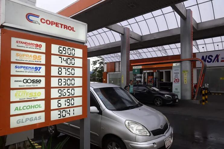 Más emblemas subieron desde ayer el precio de los combustibles. Tanto la cotización del gasoil y la nafta aumentó entre 600 y 800 por litro.