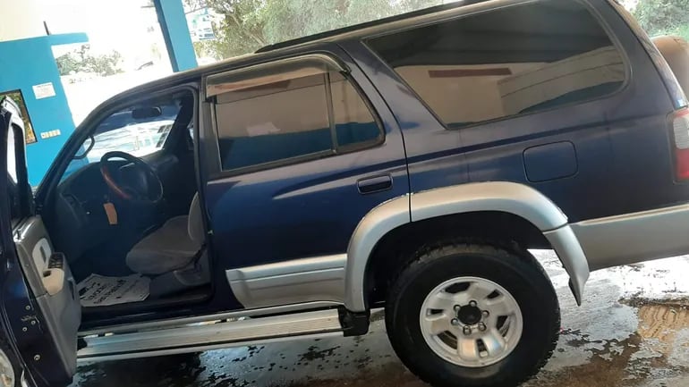 Un hombre denunció el robo de su vehículo en las inmediaciones del Hospital Regional de Luque.
