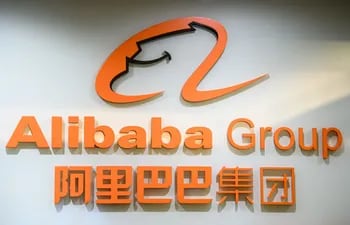 Logo del grupo Alibaba en las oficinas del grupo Ant Group, el brazo financiero del gigante chino de ventas en línea.