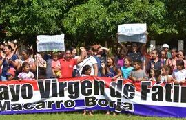 Padres de familia y alumnos de la escuela Virgen de Fátima se manifestaron para pedir el retorno de sus rubros.