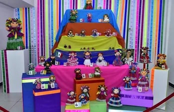 Lele significa “bebé”. La muñeca Lele es Patrimonio Cultural de Querétaro, estado mexicano en el que las mujeres confeccionan a mano estas simpáticas muñecas.