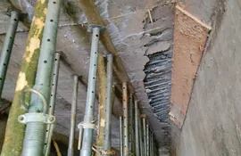 Responsables de la construcción del alcantarillado apuntalaron dicha  obra ante denuncia de deterioro  observado en su estructura.