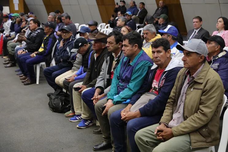 Algunos de los supuestos exobreros de contratistas y subcontratistas de la Itaipú Binacional.