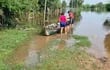 Más familias dejan sus hogares tras subida del río Tebicuary en Villa Florida, Misiones.