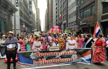 Dos delegaciones paraguayas en desfile de la Hispanidad: Centro Paraguayo en Nueva York y organización Mburukuja.