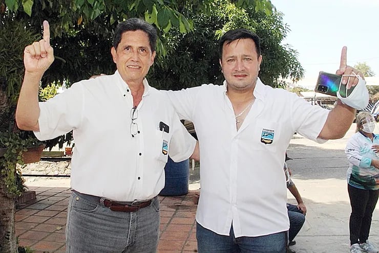 El Ing. Enrique Ramón Estaque, electo nuevo presidente de la Asociación Paraguaya e Caza y Pesca, junto a su vice Joel Ricardo Areco.