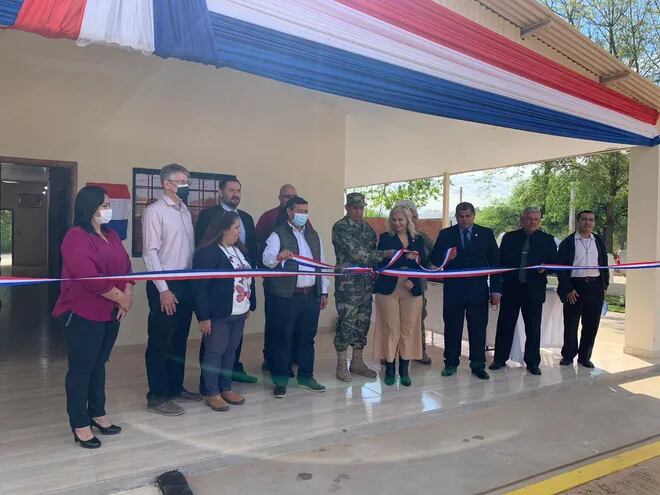 Momento de la inauguración de las nuevas instalaciones de la Senad en Mariscal Estigarribia.
