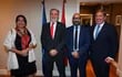 El embajador de la Unión Europea, Javier García de Viedma rodeado de los parlamentarios europeos Mónica González; Jordi Cañas y Gabriel Mato.