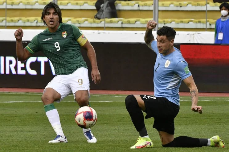 Marcelo Martins (9) anotó un gol para Bolivia ante Uruguay