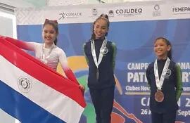 Evelyn Viveros (izq.) conquistó la medalla de plata en México.