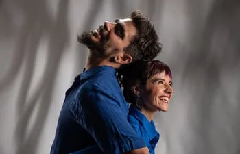 Mateo Martino y Pamela Merchán conforman el Dúo Mapas, que este miércoles se presentará en Jazz Cube.
