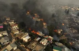 Un sector de la ciudad de Viña del Mar en llamas, el pasado sábado.
