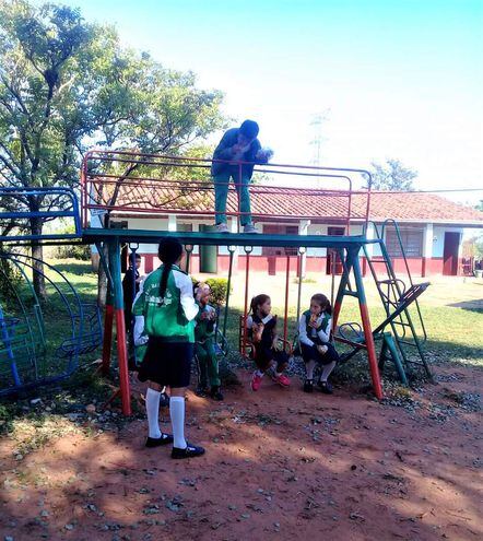 Padres de familia piden se distribuya almuerzo escolar en escuela de Carapeguá
