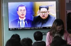 el-presidente-surcoreano-moon-jae-in-i-y-el-dictador-de-norcorea-kim-jong-un-se-reuniran-manana-efe-194113000000-1704971.jpg