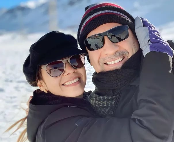 ¡Felices en la nieve! Roberto Pérez y su novia Patricia.