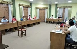 Aspecto de una sesión de la Junta Municipal de Carapeguá donde seis concejales sufren retraso en el pago de sus dietas.