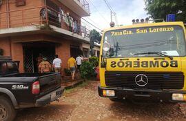 Imagen referencial cuando el Cuerpo de Bomberos Voluntario de San Lorenzo acudió hasta el barrio Fátima de San Lorenzo para auxiliar a los afectados por un incendio.