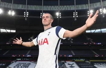 Gareth Bale en la presentación como refuerzo del Tottenham.
