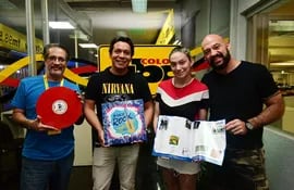 Sergio Ferreira, Richard Izquierdo, Willy Müller y su hija Julieta, visitaron la redacción de ABC para contar  acerca de las motivaciones y  del proceso de realización de “Ñande Rock Vol. 1”.