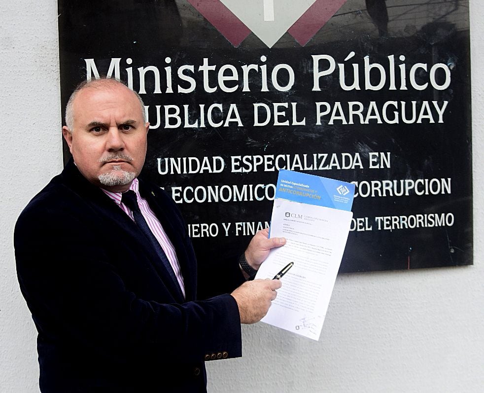 El abogado Federico Campos López Moreira presentó la denuncia contra el fiscal adjunto de Alto Paraná Humberto Rosetti.
