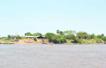 vista-de-las-instalaciones-del-puerto-arecutacua-desde-el-rio-paraguay-en-el-lugar-se-encuentra-todo-lo-necesario-para-una-relajante-jornada-pesque-201902000000-1641368.jpg
