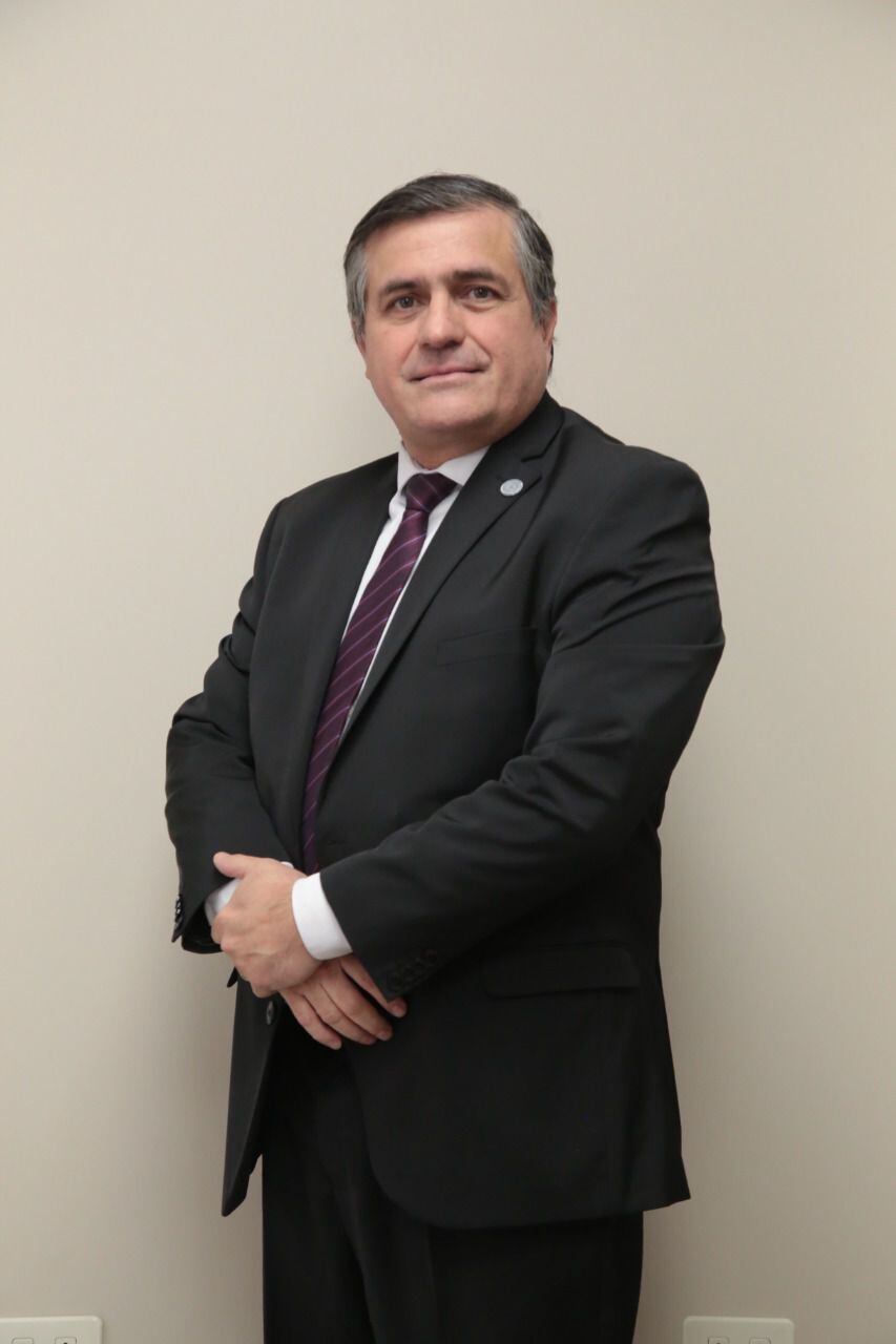 Abg. René Milciades Fernández (52 años), se postuló a la FGE. 