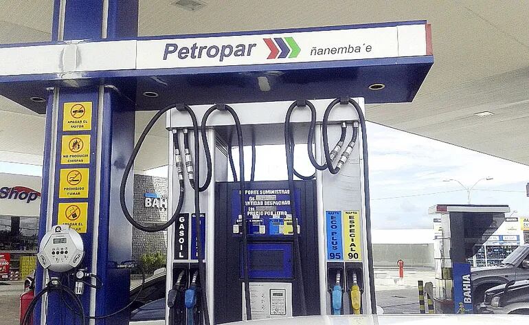 Petropar tiene un stock suficiente de combustible para que el precio aún no suba. Siguen las reuniones de la mesa técnica.