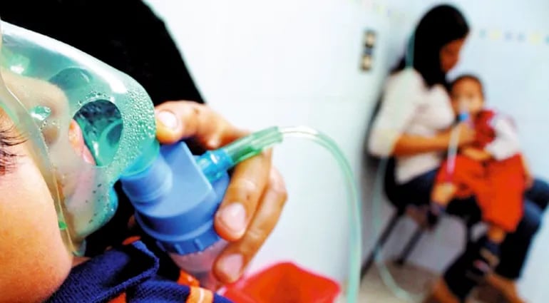 Los niños son el grupo etario más afectado por las dolencias respiratorias, según el registro de consultas en los hospitales públicos.