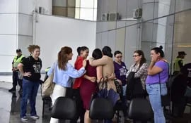 La Red de Mujeres Periodistas y Comunicadoras del Paraguay apoyó a las reporteras que sufrieron violencia por parte del diputado Yamil Esgaib.