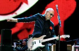 pete-townshend-performs-with-the-who-during-the-third-day-of-the-desert-trip-music-festival-at-indio-california-95055000000-1510631.JPG