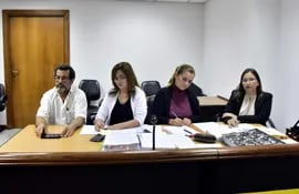El ambientalista Rubén Figueredo y su abogada Rosa Vachetta, en la última jornada de juicio.