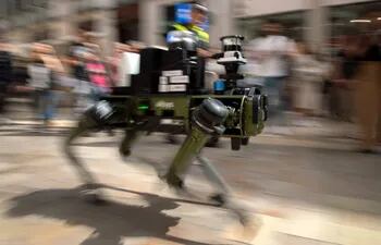 El perro robot que colabora con la Policía en Málaga, España.