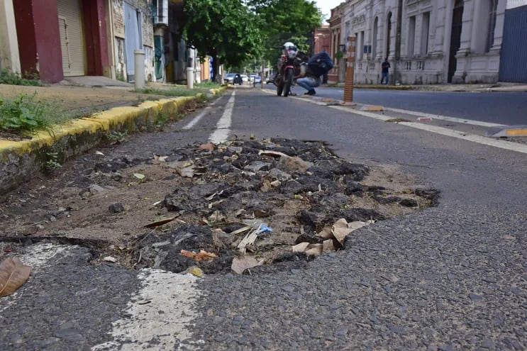 Hay bicisendas en mal estado sobre Iturbe, Palma, Mariscal López y otras calles y avenidas de Asunción.
