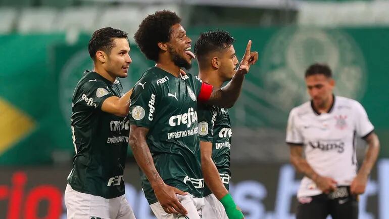 Palmeiras goleó 4-0 al Corinthians en el  derbi paulista.
