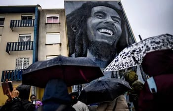 Un mural con el rostro del cantante Bob Marley en Portugal. Hoy se cumplen 40 años del fallecimiento del emblemático artista jamaiquino.