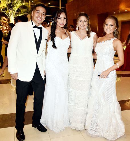 Fiesta de graduación del colegio Trinity en el Bourbon - Sociales - ABC