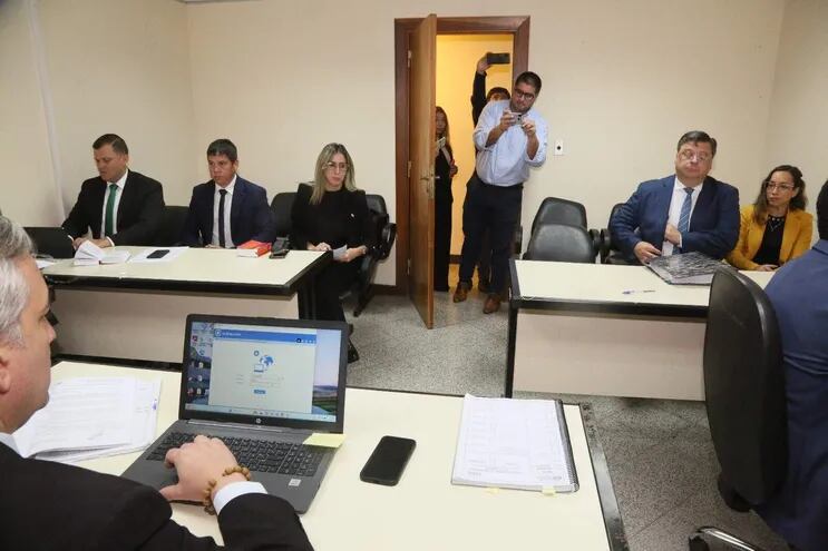 Audiencia preliminar de la exjueza Tania Irún (de amarillo) ante el juez de Garantías Yoan Paul López.
