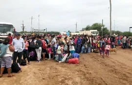 decenas-de-personas-fueron-evacuadas-de-nuevo-ayer-en-santa-victoria-este-salta-argentina-debido-a-la-fuerte-crecida-del-rio-pilcomayo-tras-inten-224303000000-1675780.jpg