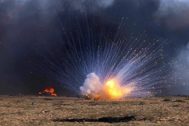 Una bomba explota en la frontera con la franja de Gaza.