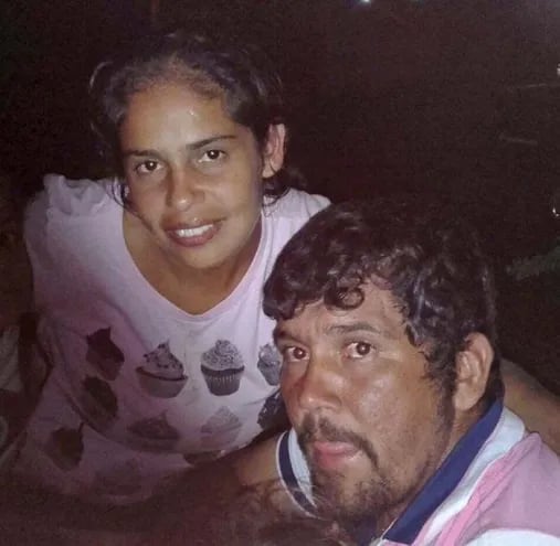 Cinthia Carolina Escobar, junto a su entonces pareja Esteban David da Silva.