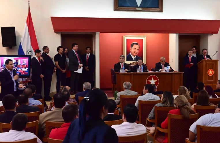 La última sesión de la Junta de Gobierno de la ANR fue el pasado 25 de enero, un día antes del anuncio de nuevas sanciones por parte de EE.UU. contra Horacio Cartes y Hugo Velázquez.