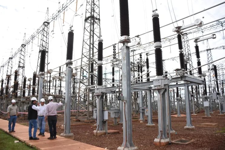 Líneas de Transmisión 220 kV de la ANDE entran en servicio para la culminación de las obras de construcción e Interconexión de la Subestación Yguazú 500 kV.